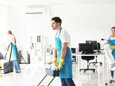 depositphotos_267593914-stock-photo-team-of-janitors-cleaning-office_Easy-Resize.com